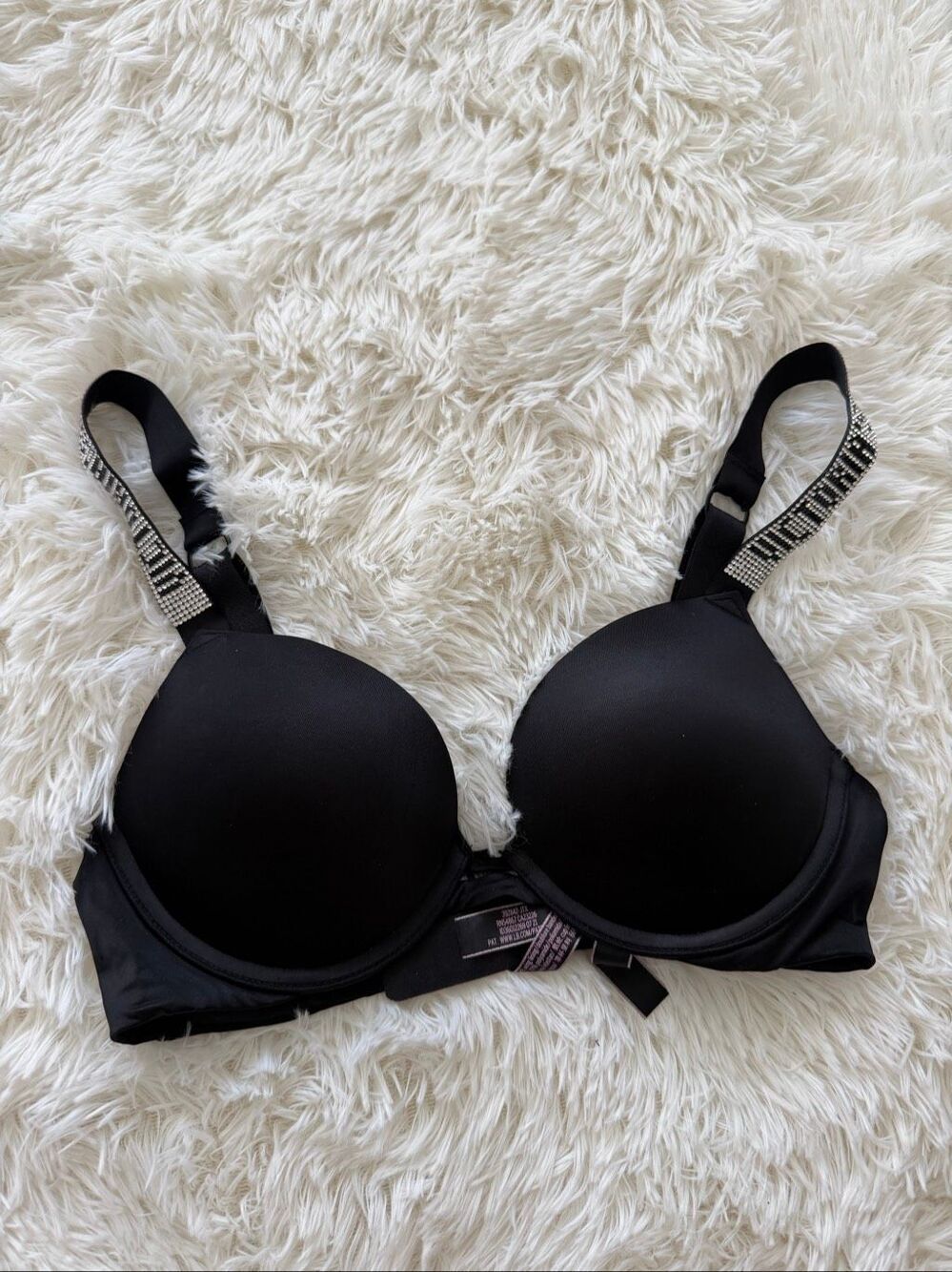 Victoria’s Secret black bra 32B